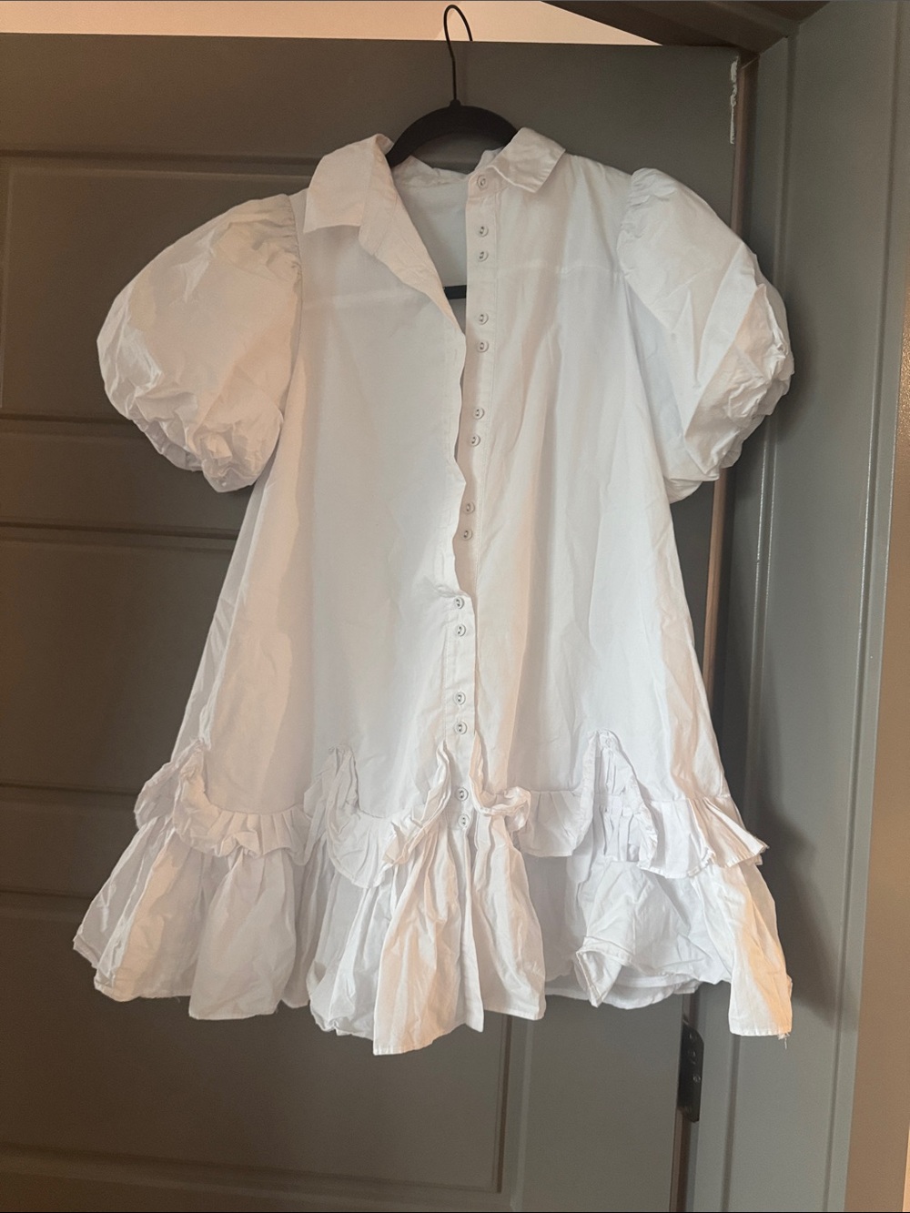 AUREUM White Puff-Sleeve Ruffle Button-Front Dress